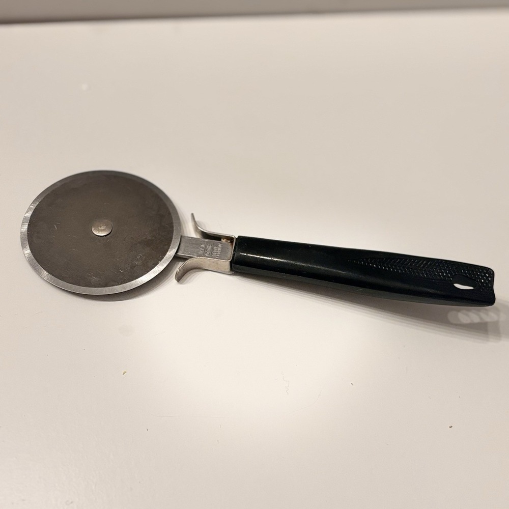 Vintage Ekco Eterna Pizza Cutter Wheel Stainless Steel US Black Handel Pastry 7"
